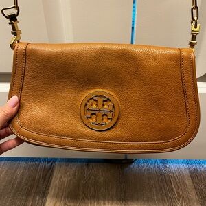 Tory Burch Amanda Logo Tab Leather Shoulder Bag